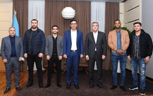 Gənclər və idman naziri dünya çempionatında medal qazanmış boksçularla görüşdü