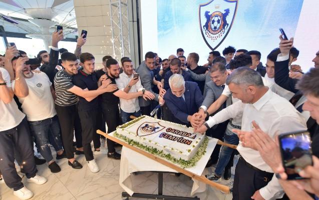 “Qarabağ”ın çempionluq ziyafətindən - “Qarabağ”ın çempionluq ziyafətindən -