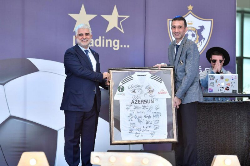 “Qarabağ”ın çempionluq ziyafətindən -