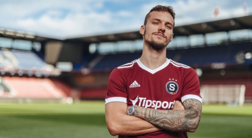 Slovakiya millisinin futbolçusu :
