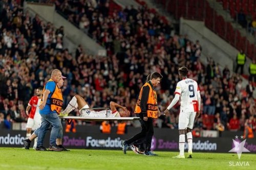 Slovakiyalı hücumçu millimizlə oyundan əvvəl zədələndi