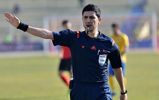Əliyar Ağayev UEFA-nın top-hakimlər kursunda