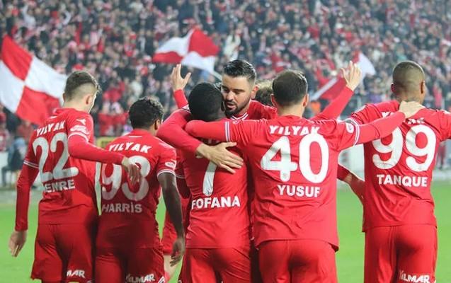 Türkiyə Superliqasına yüksələn ilk komanda məlum oldu Türkiyə Superliqasına yüksələn ilk komanda məlum oldu