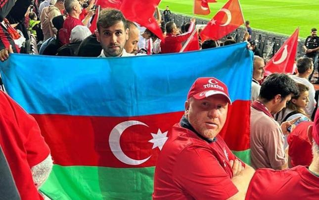 Türkiyə - Ermənistan matçında Azərbaycan bayraqları - Türkiyə - Ermənistan matçında Azərbaycan bayraqları -