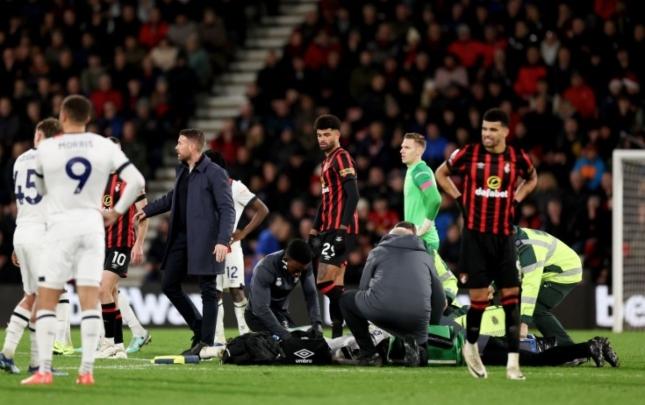 İngiltərə Premyer Liqasının oyunu yarımçıq dayandırıldı