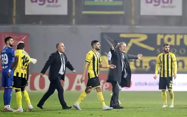 Türkiyə Superliqasında daha bir qalmaqal -