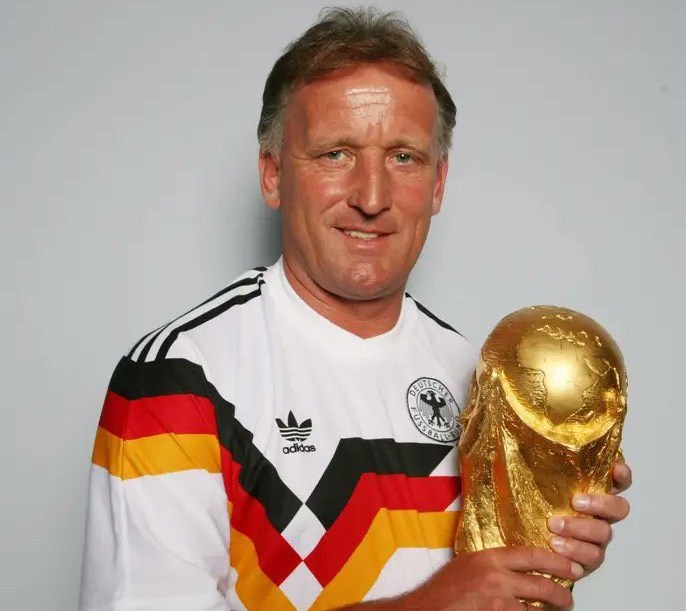 Əfsanəvi alman futbolçu vəfat etdi -