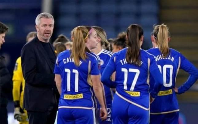Baş məşqçi qadın futbolçusu ilə münasibətə görə işdən qovuldu