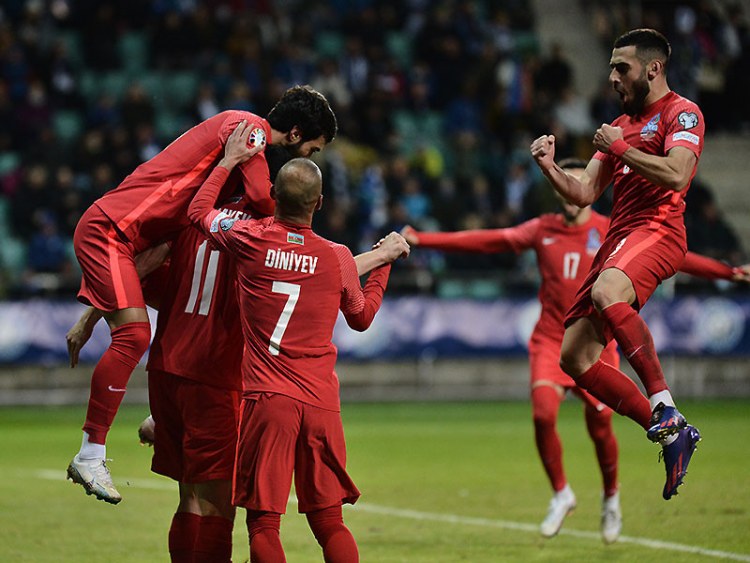 Azərbaycan millisinin baş məşqçisinin adı mayn sonu bilinəcək