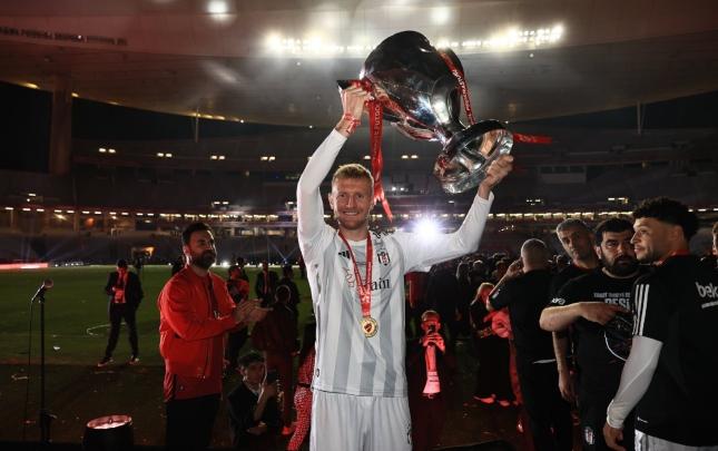 “Beşiktaş” bu futbolçusunu göndərdi -