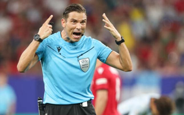 UEFA Superkuboku oyununun hakimi bilindi UEFA Superkuboku oyununun hakimi bilindi