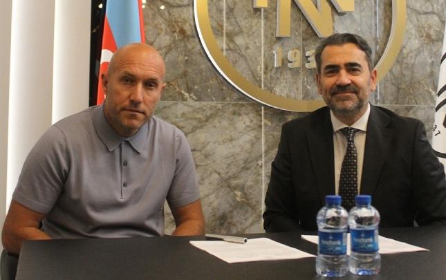 “Neftçi” Samir Abasovla neçə illik müqavilə imzalayıb?