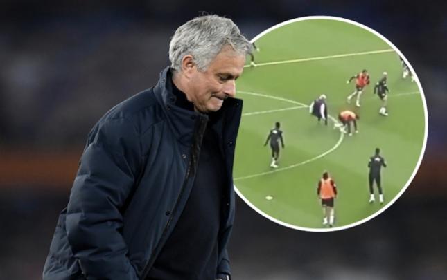 Mourinyonu yerə sərdilər -