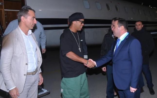 Ronaldinyo artıq Bakıda -