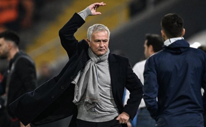 UEFA Joze Mourinyonu cəzalandırdı -