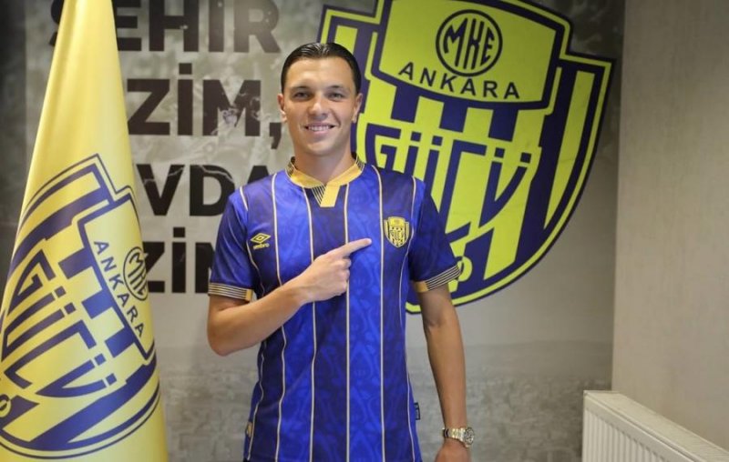 “Ankaragücü” millimizin hücumçusu Renat Dadaşovla vidalaşdı