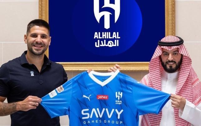 Məşhur futbolçu xəstəxanaya yerləşdirildi -