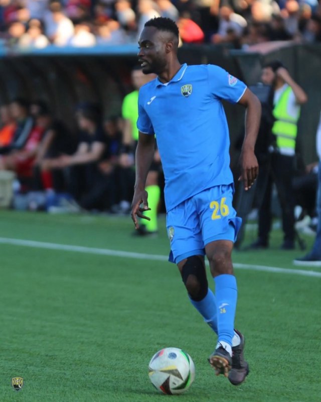 Adil Şükürov onu saxlamaq istəyir