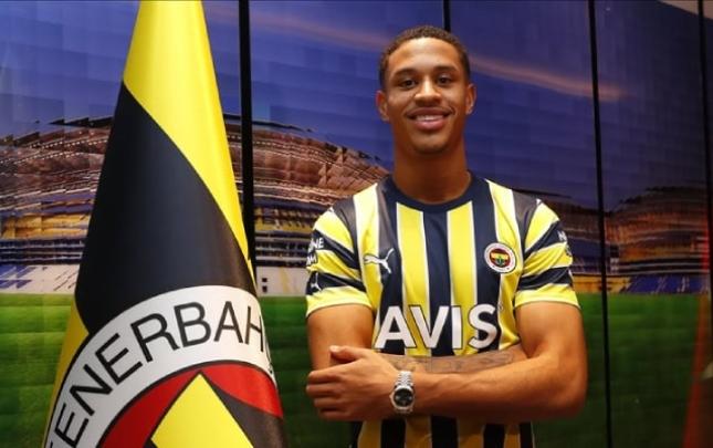 “Fənərbaxça” hollandiyalı futbolçu ilə müqaviləni artırdı -