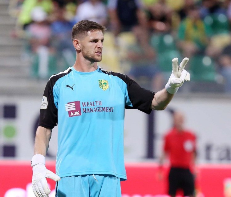 Tanınmış qapıçı Kenan Piriç “Neftçi”yə gələsi olmadı Tanınmış qapıçı Kenan Piriç “Neftçi”yə gələsi olmadı