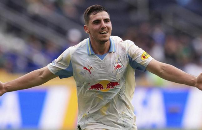 İsrail millisinin üzvü “Ayaks”da -