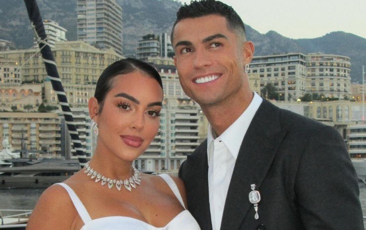 Ronaldo övladlarının anası ilə nişanlandı -