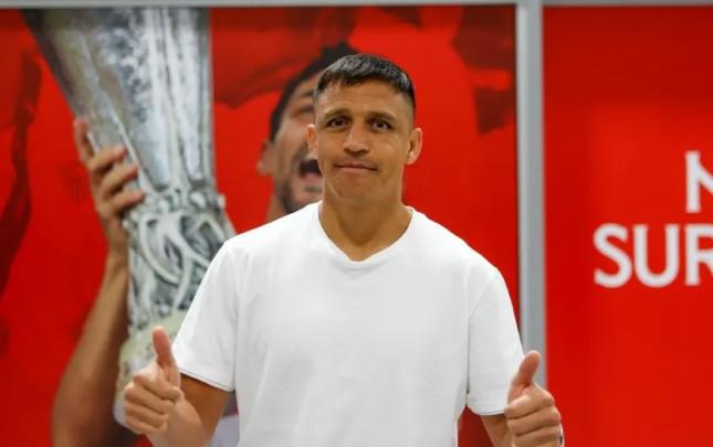 Tanınmış futbolçu Aleksiz Sançez rəsmən “Sevilya”da -