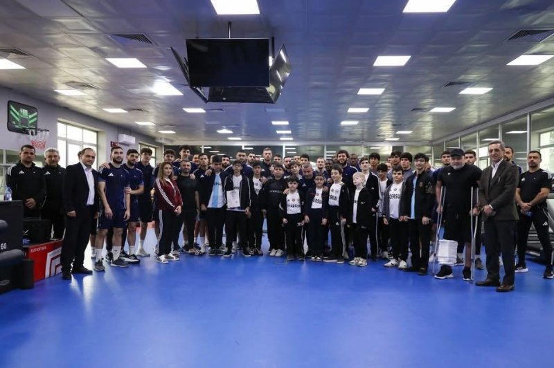 “Qarabağ” internat tipli məktəbin şagirdləri ilə görüşdü -