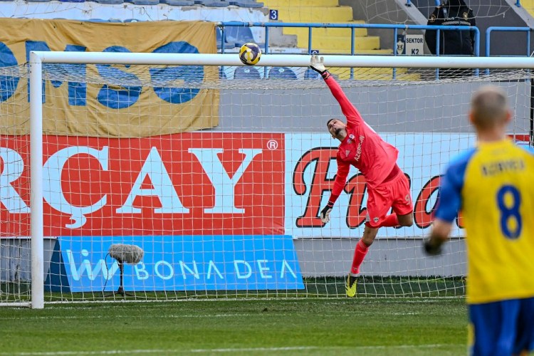 "Qarabağ”ın qapıçısı Fabiyan Buntiçə Çexiya və Portuqaliyadan təklif "Qarabağ”ın qapıçısı Fabiyan Buntiçə Çexiya və Portuqaliyadan təklif
