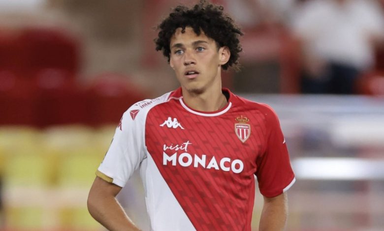 PSJ “Monako”nun futbolçusu ilə maraqlanır -