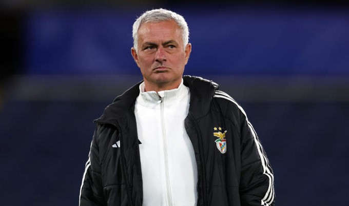 “Çelsi” r əhbərliyi Mourinyo ilə bağlı qəti qərar verməyib -