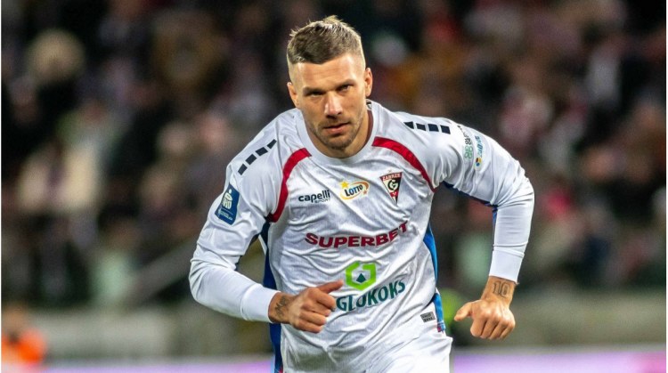 40 yaşlı futbolçu Lukas Podolski karyerasının son matçına çıxır -