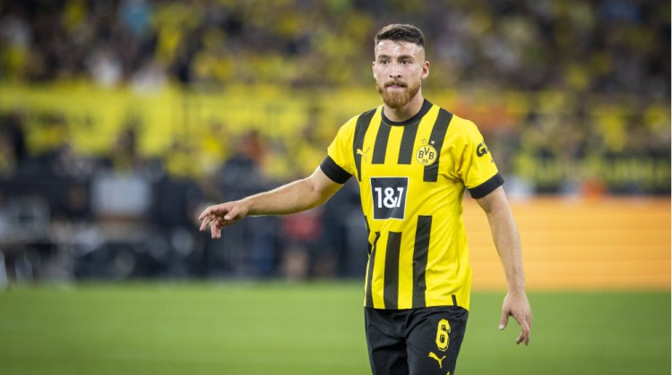 Türkiyəli futbolçu 