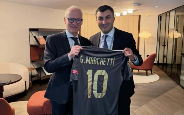 UEFA baş katibinə “Qarabağ”n forması hədiyyə olundu -