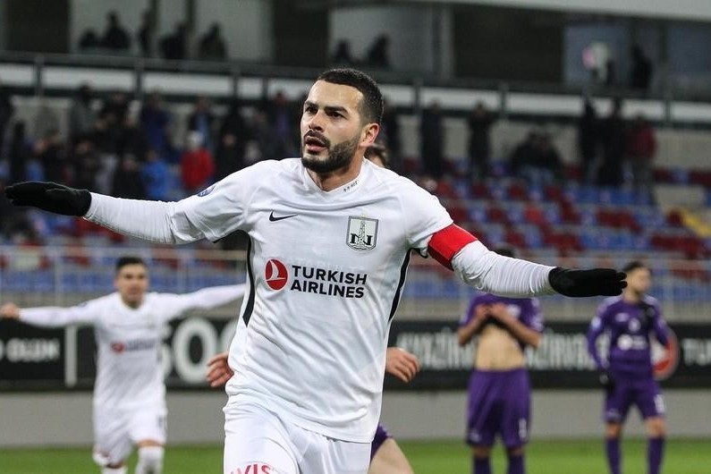 Azərbaycan futboluna bir nümunə olan kapitan Emin Mahmudov -YAZI