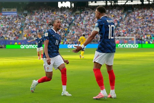 Mbappe Oliseni razı salmağa çalışdı - Mbappe Oliseni razı salmağa çalışdı -