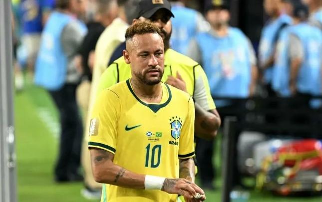 Neymar Braziliya millisində karyerasını başa vurdu -