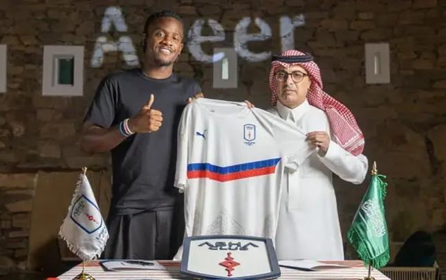 Tanınmış futbolçu Batşuayi ərəb klubuna keçdi - Tanınmış futbolçu Batşuayi ərəb klubuna keçdi -