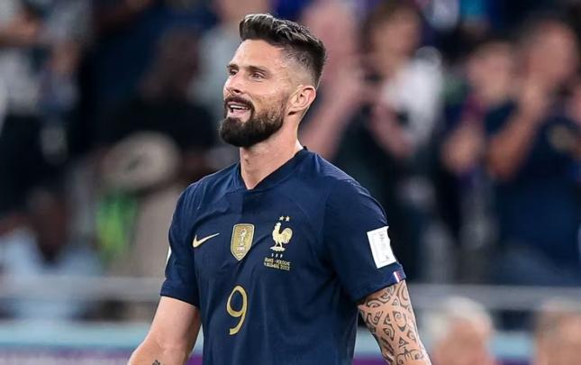 Fransa millisinin sabiq hücumçusu Olivye Jiru futbolla vidalaşdı -